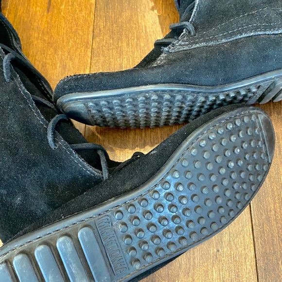 Minnetonka Suede Lace Up Moccasin Black Boots - Picture 2 of 2